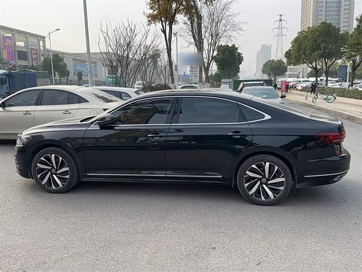 Volkswagen Passat 2025 2025款 出众款 380TSI 龙腾版