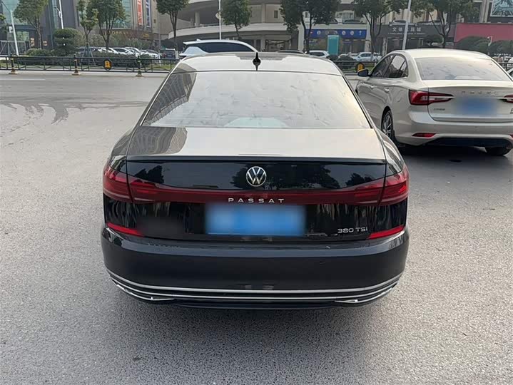 Volkswagen Passat 2025 2025款 出众款 380TSI 龙腾版