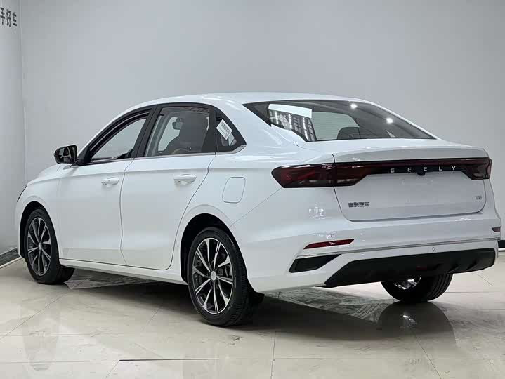 Geely Emgrand 2025 2025款 第4代 1.5L CVT旗舰型