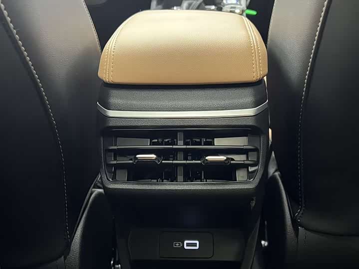 Geely Emgrand 2025 2025款 第4代 1.5L CVT旗舰型