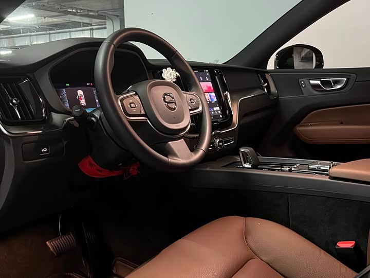 Volvo XC60 2025 2025款 B5 四驱智逸豪华版