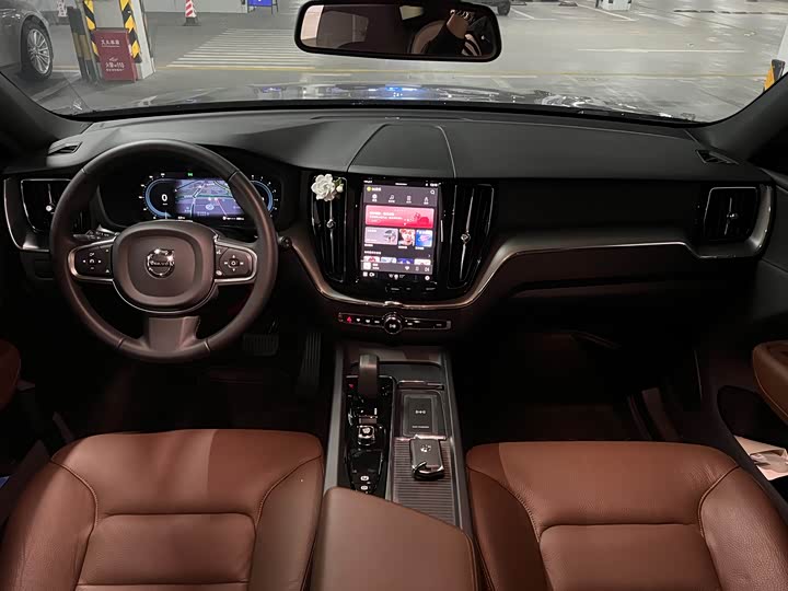 Volvo XC60 2025 2025款 B5 四驱智逸豪华版