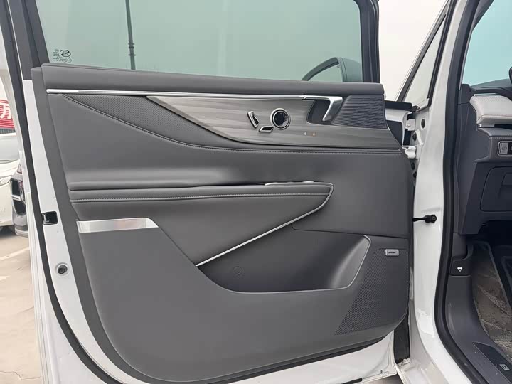 Buick GL8 ES 2025 2025款 陆尊 尊享版