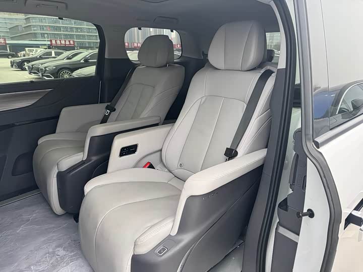 Buick GL8 ES 2025 2025款 陆尊 尊享版