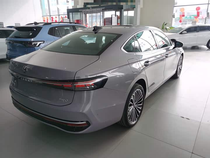 Volkswagen Passat 2025 2025款 Pro 380TSI 龙尊版