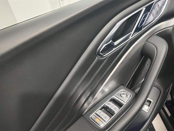 Hongqi HS7 Hybrid 2024 2024款 2.0T PHEV 两驱旗享版 7座