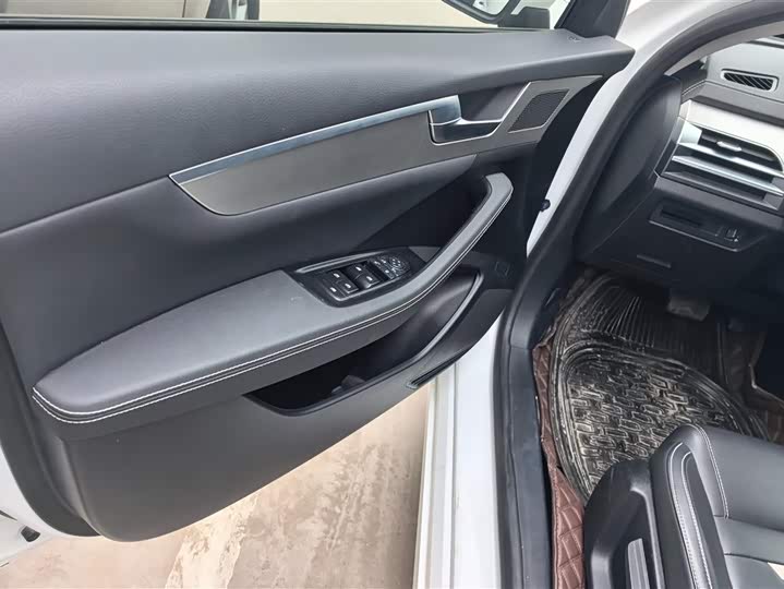 BYD Qin Pro 2020 2020款 超越版 1.5TI 自动尊贵型