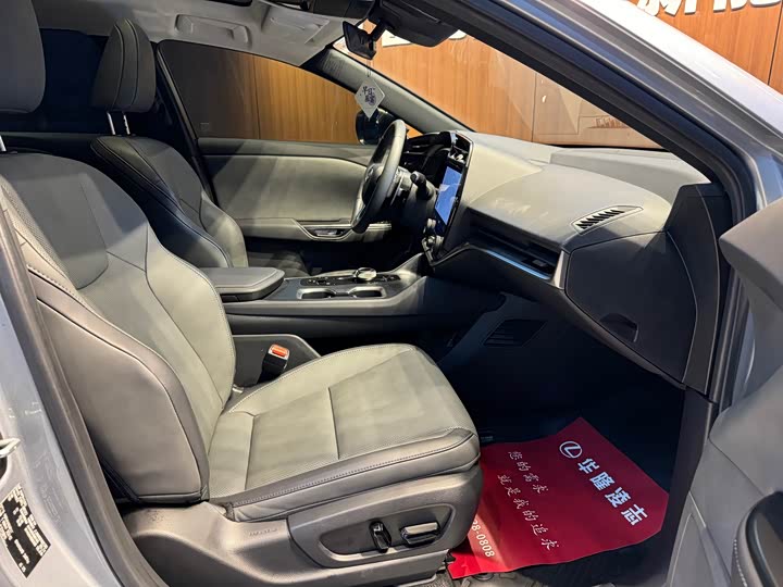 Lexus RZ 2023 2023款 450e 四驱纵享版
