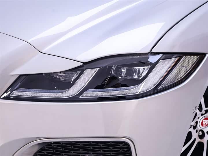 Jaguar XF L 2024 2024款 2.0T P250 两驱尊享豪华版