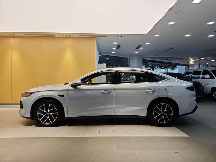 BYD Qin L 2025 2025款 DM-i 智驾版 120KM超越型