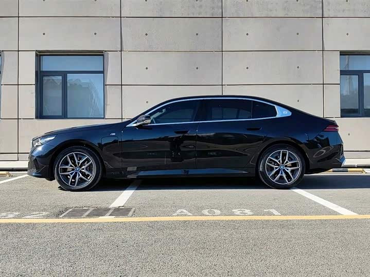 BMW i5 2024 2024款 eDrive 35L 尊享型 M运动套装
