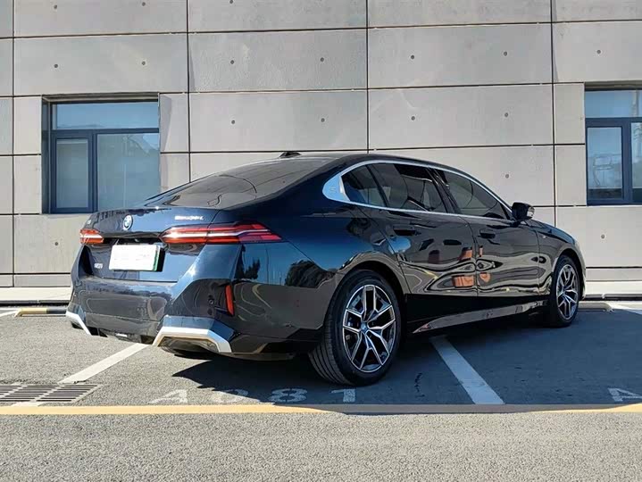 BMW i5 2024 2024款 eDrive 35L 尊享型 M运动套装