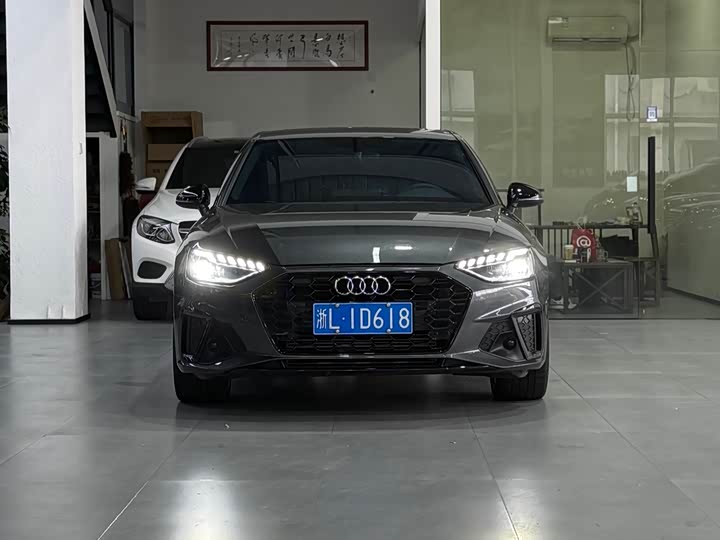 Audi A4L 2024 2024款 40 TFSI 豪华动感型(星夜版)