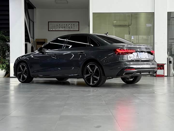 Audi A4L 2024 2024款 40 TFSI 豪华动感型(星夜版)