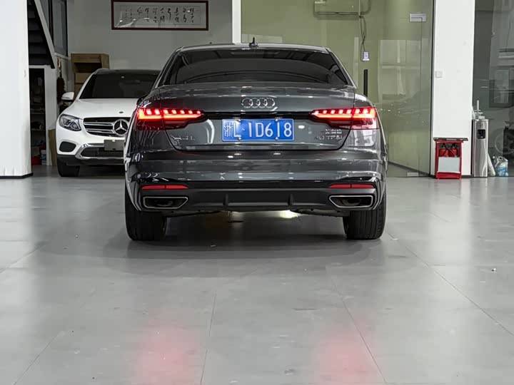 Audi A4L 2024 2024款 40 TFSI 豪华动感型(星夜版)