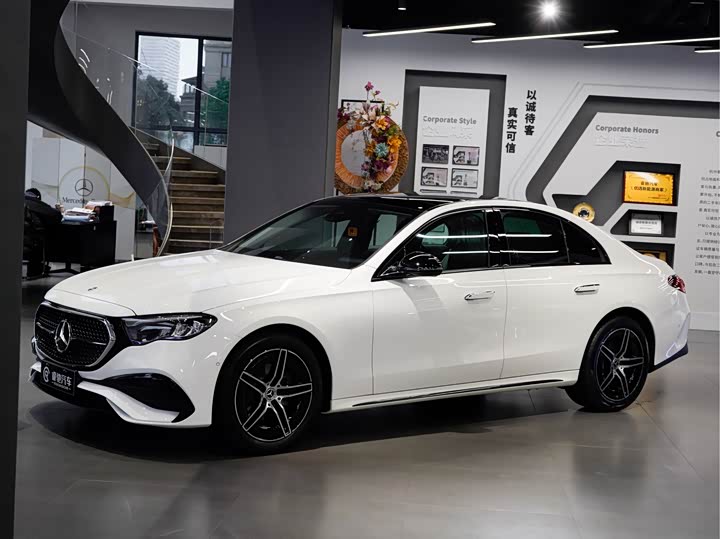 Mercedes-Benz E-Class 2025 2025款 E 260 运动版