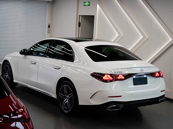 Mercedes-Benz E-Class 2025 2025款 E 260 运动版