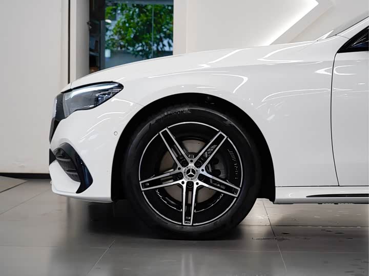 Mercedes-Benz E-Class 2025 2025款 E 260 运动版