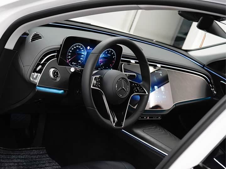 Mercedes-Benz E-Class 2025 2025款 E 260 运动版