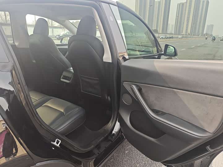 Tesla Model Y 2024 2024款 后轮驱动版