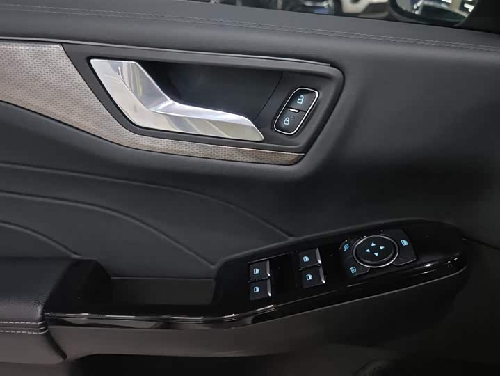 Ford Escape 2020 2020款 EcoBoost 245 两驱耀享款