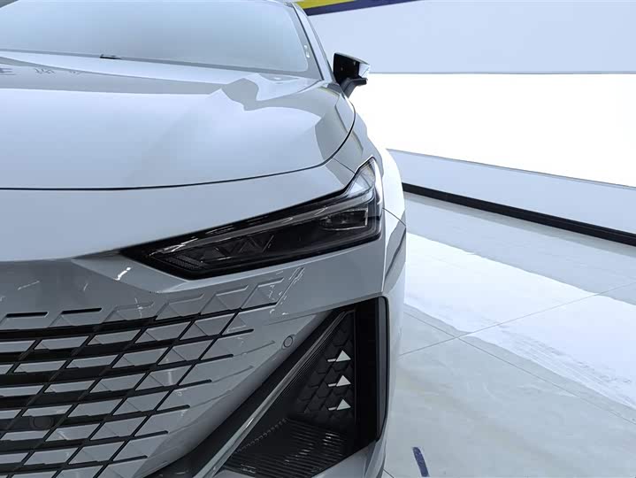 Changan UNI-V Hybrid 2023 2023款 智电iDD 1.5T 113km智趣型（飞快版）