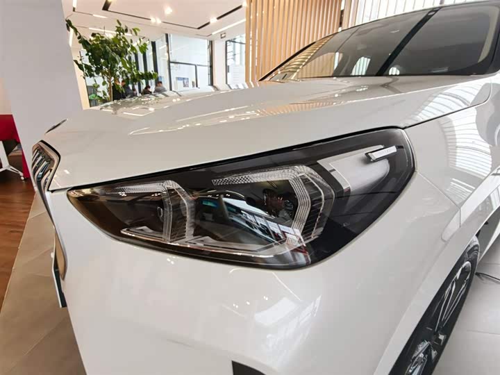 2025 BMW X1