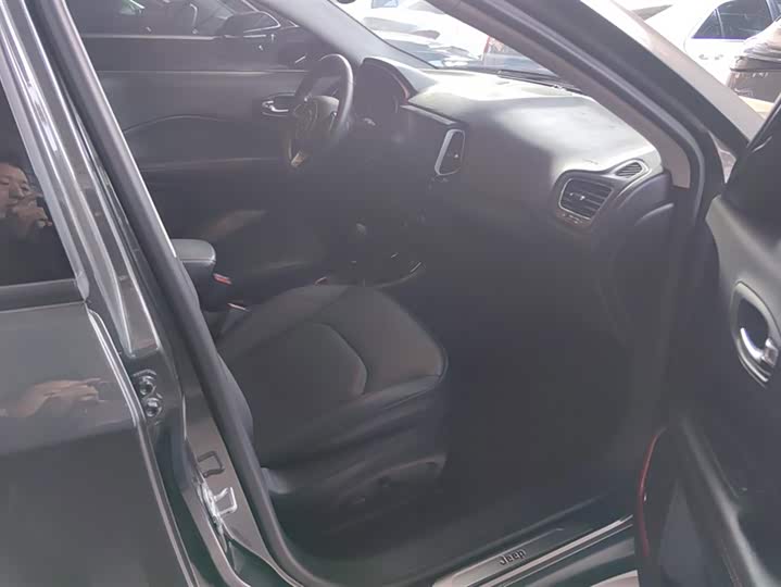 Jeep Compass 2019 2019款 220T 自动四驱高性能旗舰版