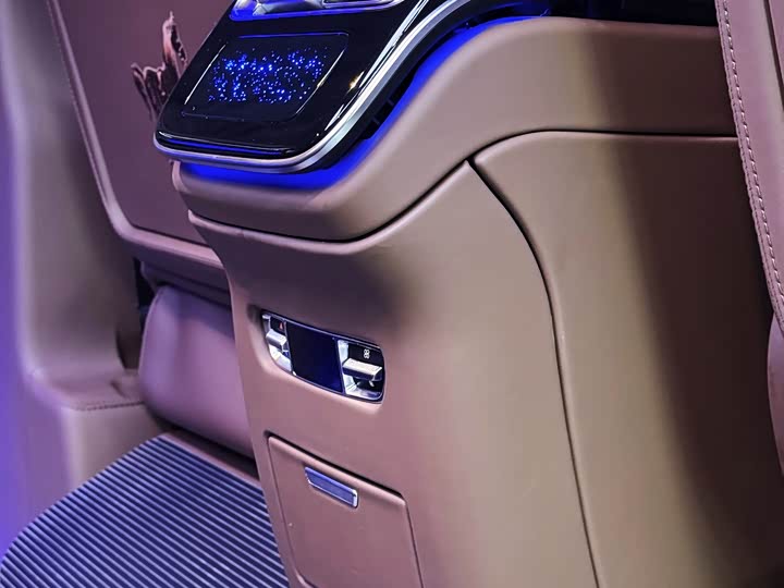 Mercedes-Benz Vito 2024 2024款 2.0T 商务版 7座