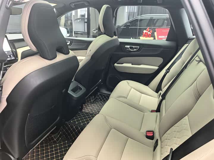 Volvo XC60 2026 2026款 B5 四驱智远豪华版