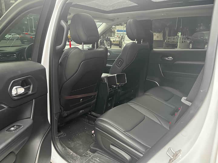 Jeep Grand Commander 2022 2022款 2.0T 两驱精英版