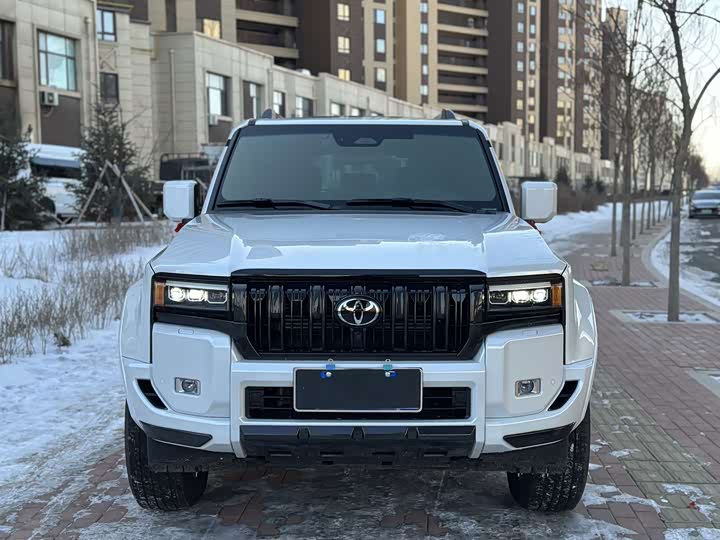 2025 Toyota Prado