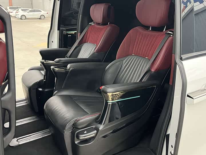 GAC Trumpchi M8 2024 2024款 宗师系列 双擎 至尊版