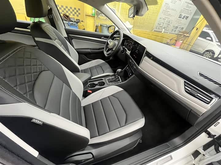 Volkswagen Bora 2025 2025款 300TSI DSG尊行版