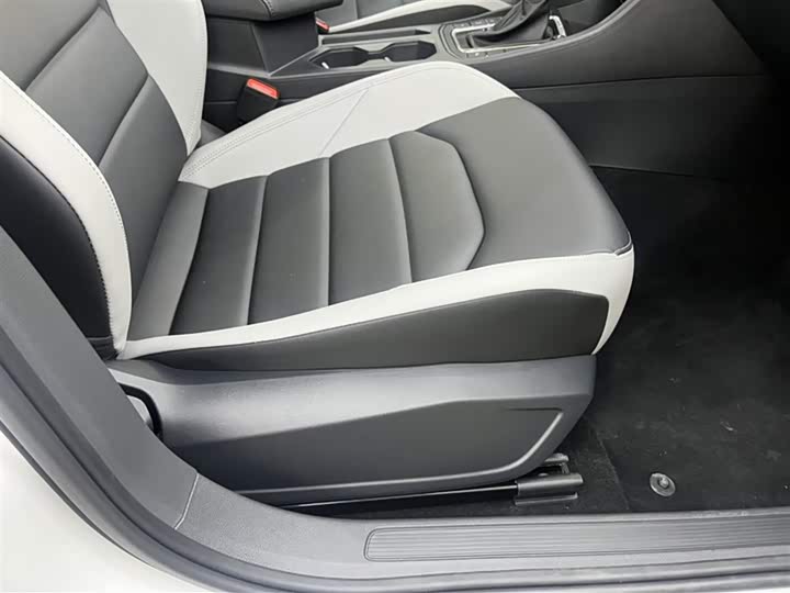 Volkswagen Bora 2025 2025款 300TSI DSG尊行版