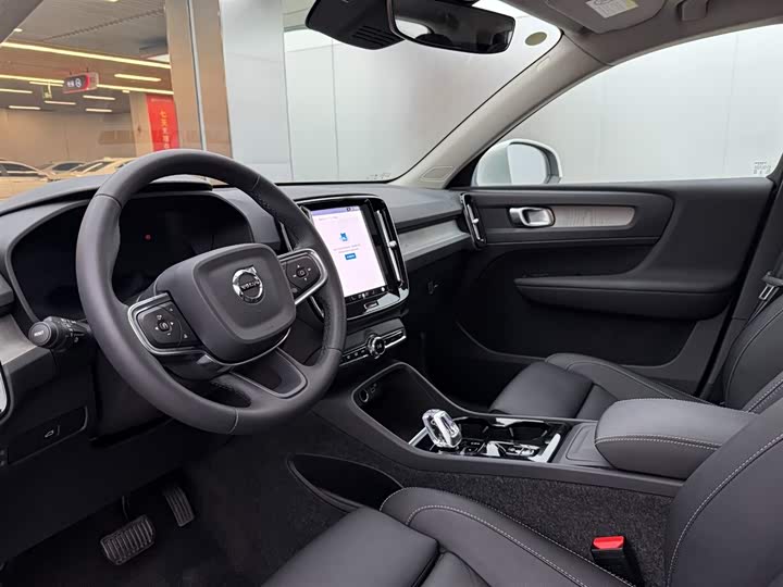 Volvo XC40 2025 2025款 B4 四驱智远豪华版