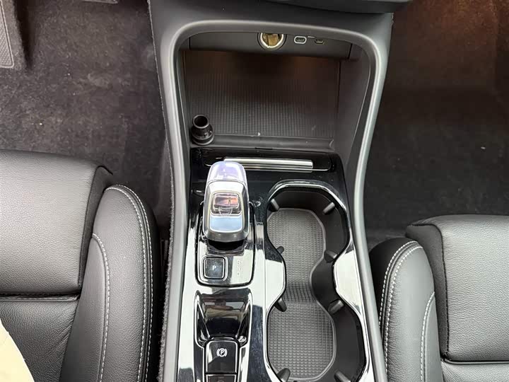 Volvo XC40 2025 2025款 B4 四驱智远豪华版