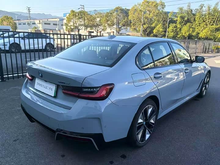 BMW i3 2025 2025款 eDrive 40 L 曜夜运动套装