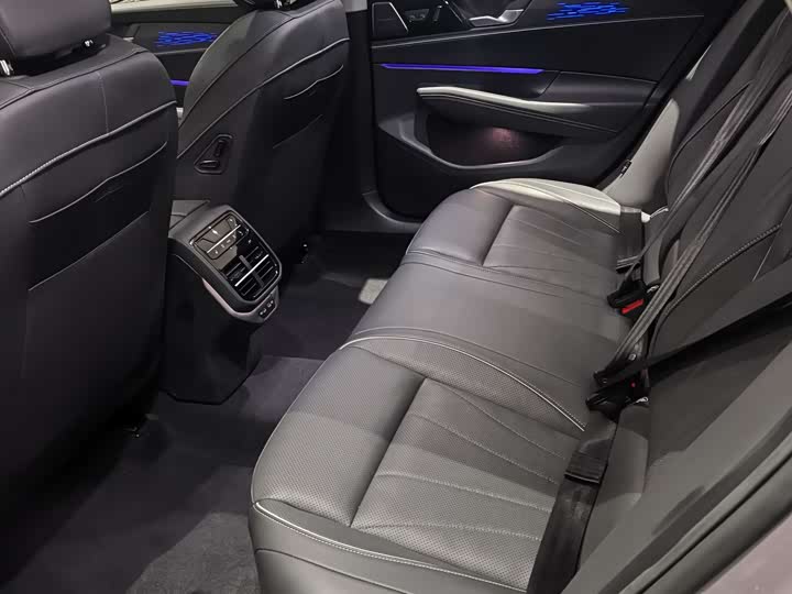 Volkswagen Passat 2025 2025款 Pro 380TSI 龙尊版