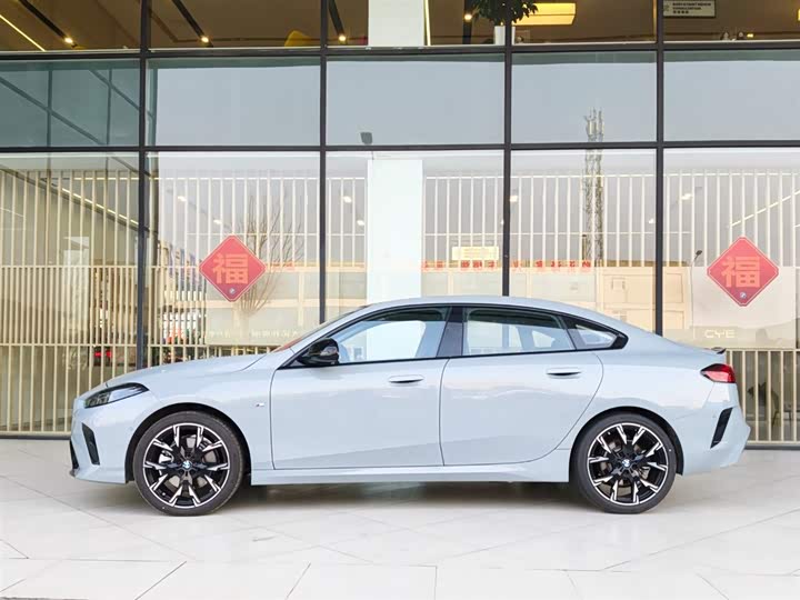 BMW 2 Series 2025 2025款 225L M运动曜夜套装