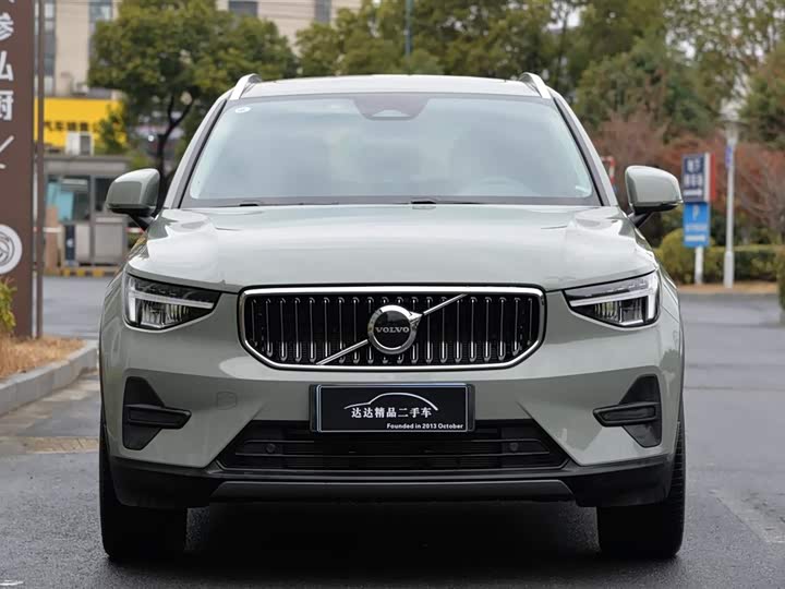 2025 Volvo XC40