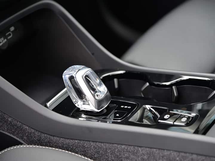 Volvo XC40 2025 2025款 B4 四驱智远豪华版