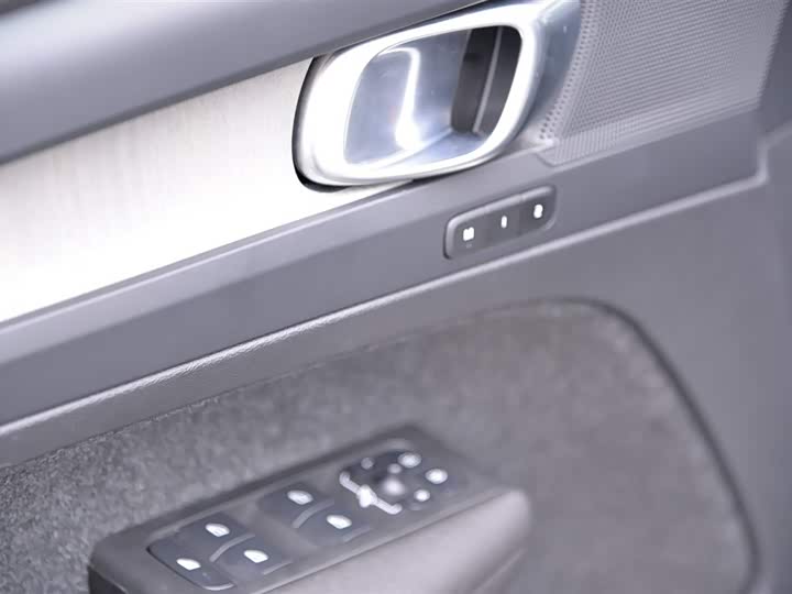 Volvo XC40 2025 2025款 B4 四驱智远豪华版