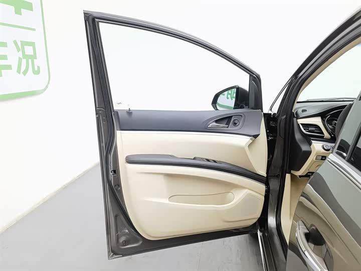 Buick GL8 ES 2023 2023款 改款 陆上公务舱 豪华型