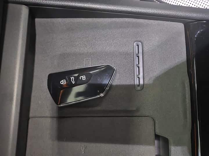 Volkswagen Tayron 2025 2025款 探岳L 380TSI 四驱豪华