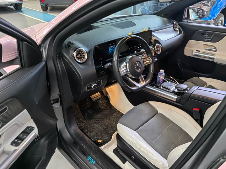 Mercedes-Benz EQA 2022 2022款 EQA 300 4MATIC 首发特别版