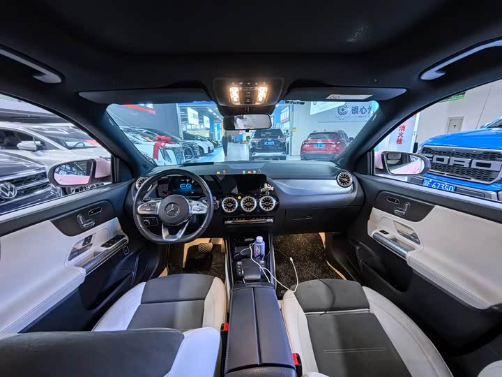 Mercedes-Benz EQA 2022 2022款 EQA 300 4MATIC 首发特别版