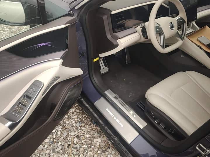 Denza Z9 2024 2024款 1100km 四驱Ultra版