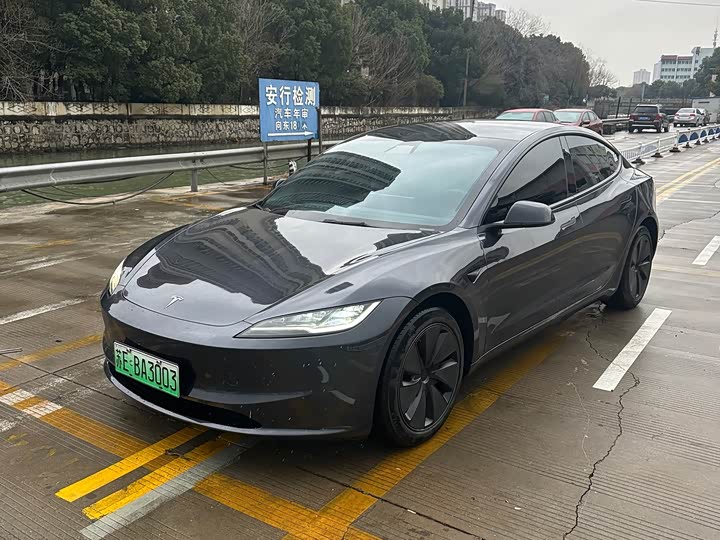 2025 Tesla Model 3