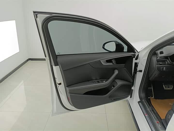 Audi A4L 2024 2024款 40 TFSI 豪华动感型